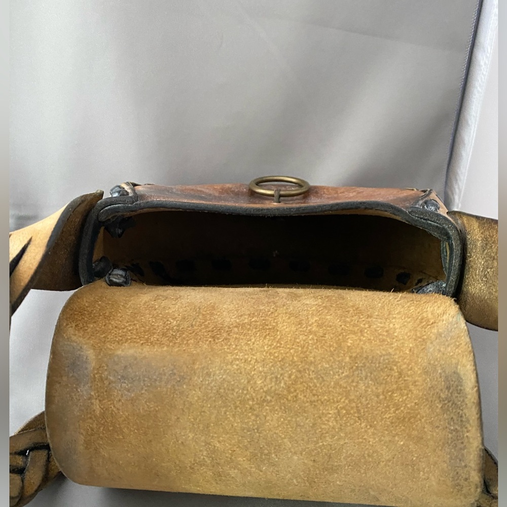 Vintage Handmade 1970’s leather crossbody bag braided strap tooled Celtic knot - Picture 11 of 16